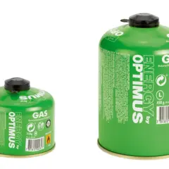 Dwa zielone kartusze gazowe Energy Optimus: mniejszy 230g i większy 450g. Różne rodzaje kartuszy gazowych do kuchenek turystycznych.