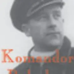 Portret mężczyzny w czapce, z napisem "Komandor". Jaki to stopień? To pytanie zadaje obraz, przedstawiając postać w wojskowym nakryciu głowy.