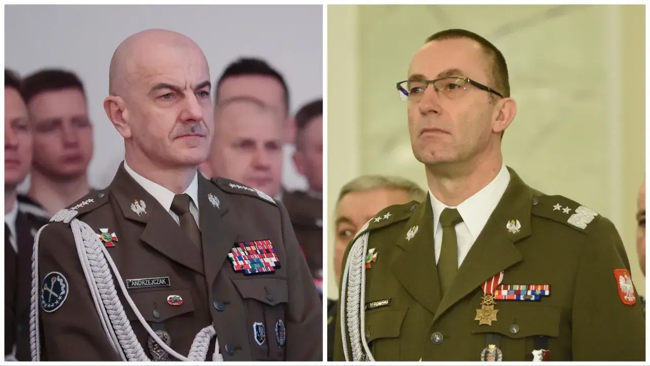 Dwóch generałów z dwoma gwiazdkami w wojsku, w mundurach galowych, z orderami i odznaczeniami.
