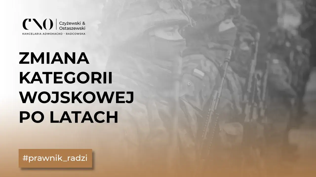 Żołnierze w pełnym rynsztunku, gotowi na zmianę kategorii wojskowej po latach służby. #prawnik_radzi