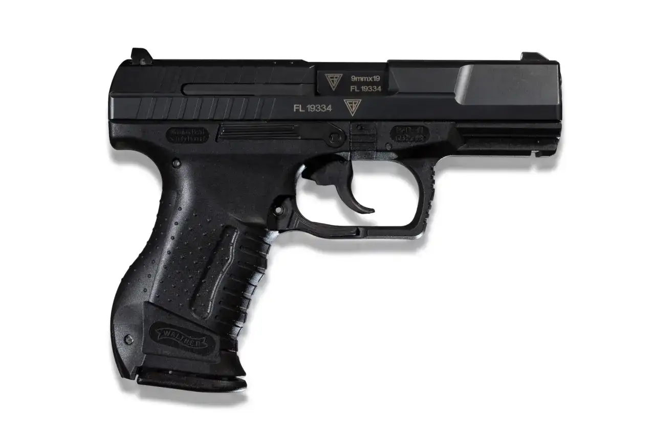 Czarny pistolet Walther P99 P.A.K. legalny, z oznaczeniami 9mmx19 i FL 19334.